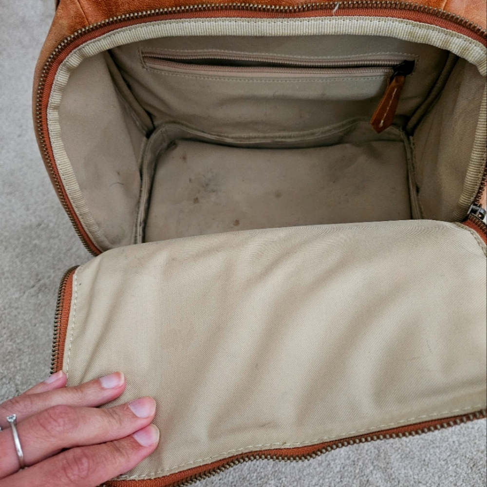 Atlas Leather Backpack - Picture 3 of 7